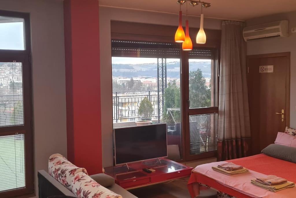 Unique Studio- Great Balcony And View! Parking Possibility! Veliko Tărnovo Esterno foto