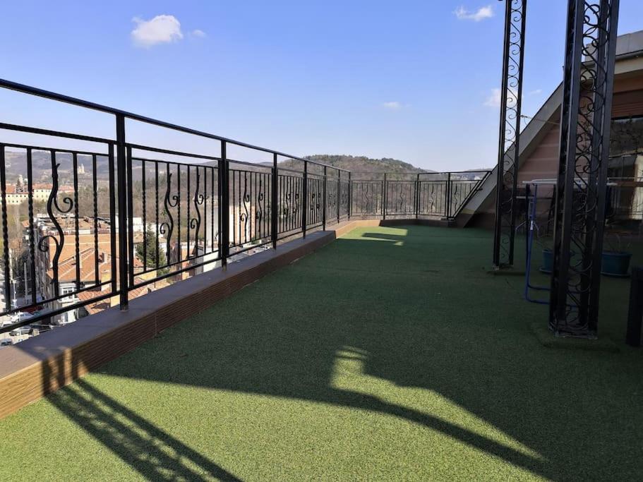 Unique Studio- Great Balcony And View! Parking Possibility! Veliko Tărnovo Esterno foto