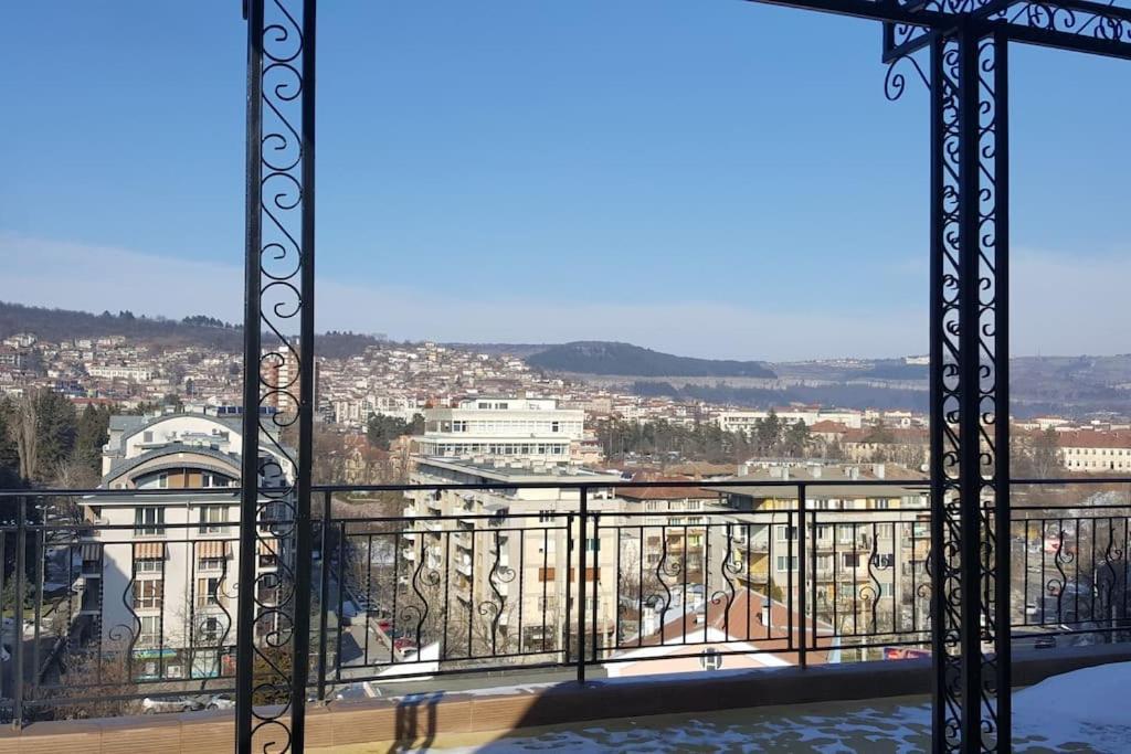 Unique Studio- Great Balcony And View! Parking Possibility! Veliko Tărnovo Esterno foto