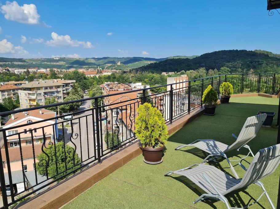Unique Studio- Great Balcony And View! Parking Possibility! Veliko Tărnovo Esterno foto