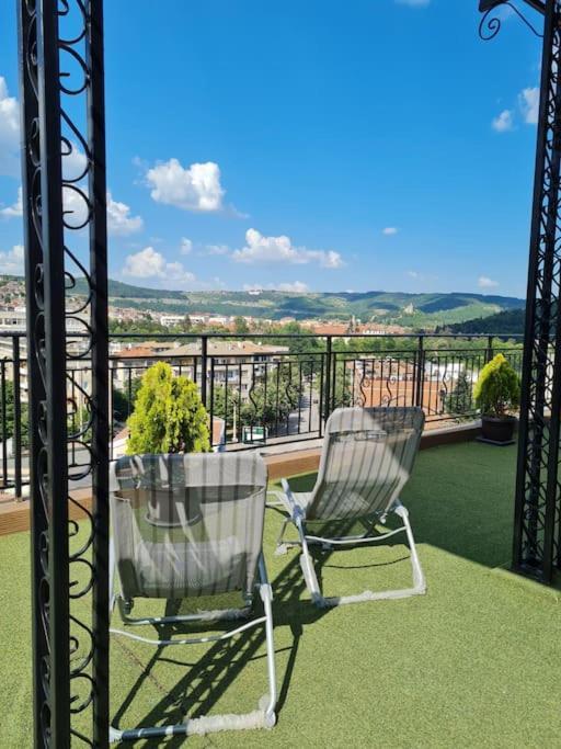 Unique Studio- Great Balcony And View! Parking Possibility! Veliko Tărnovo Esterno foto