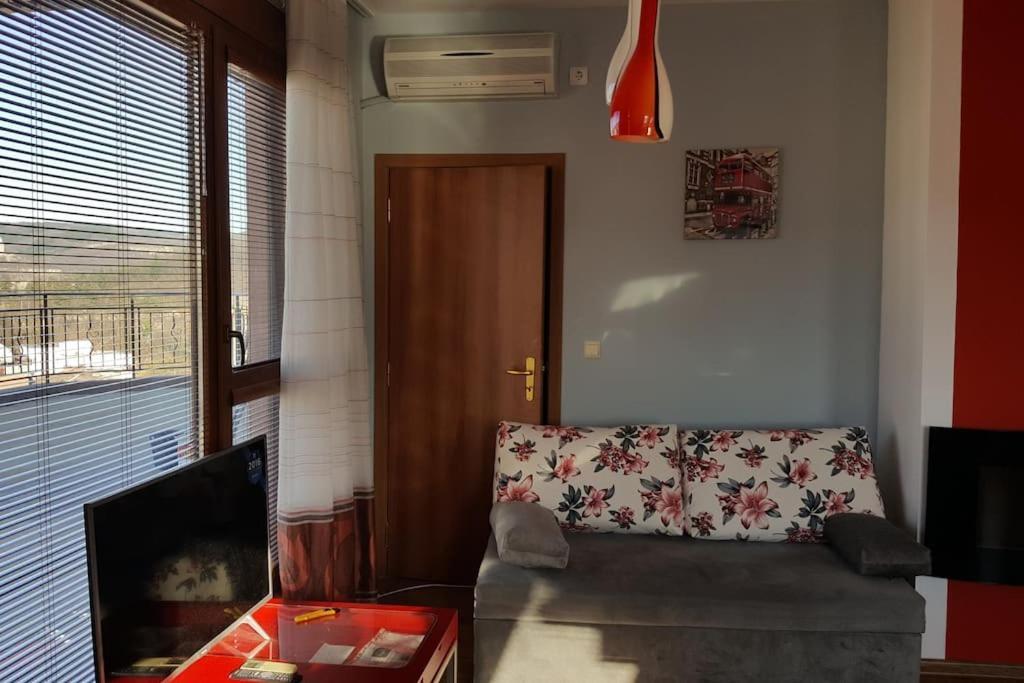 Unique Studio- Great Balcony And View! Parking Possibility! Veliko Tărnovo Esterno foto