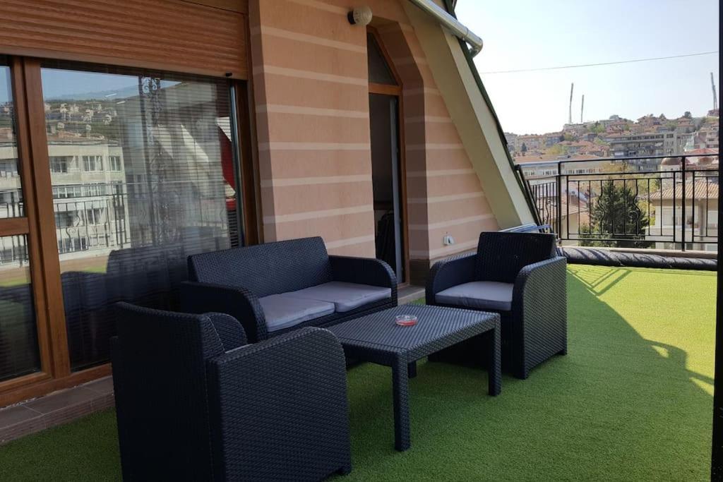 Unique Studio- Great Balcony And View! Parking Possibility! Veliko Tărnovo Esterno foto