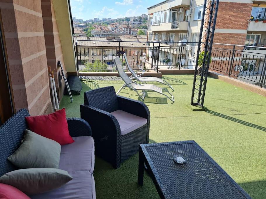 Unique Studio- Great Balcony And View! Parking Possibility! Veliko Tărnovo Esterno foto