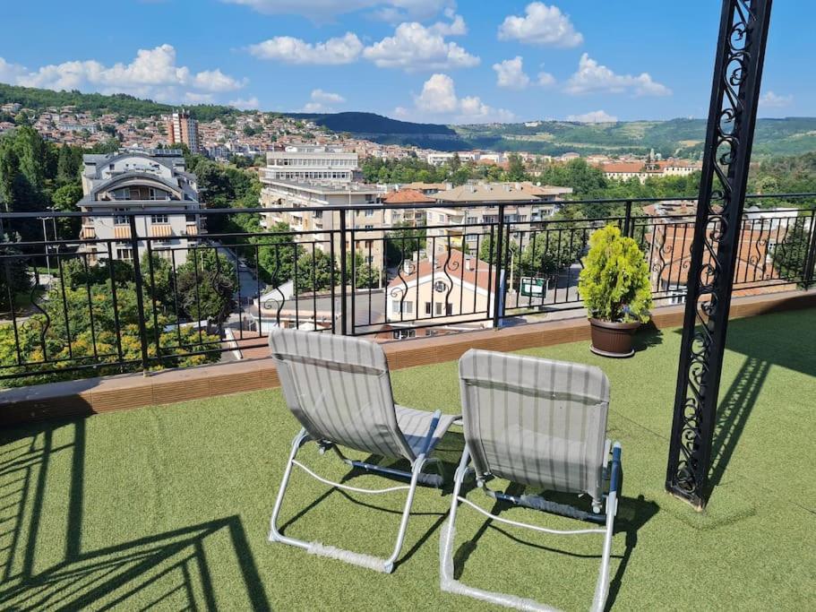 Unique Studio- Great Balcony And View! Parking Possibility! Veliko Tărnovo Esterno foto