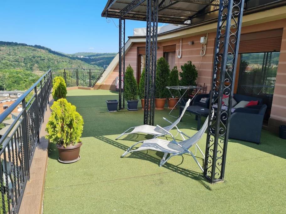 Unique Studio- Great Balcony And View! Parking Possibility! Veliko Tărnovo Esterno foto