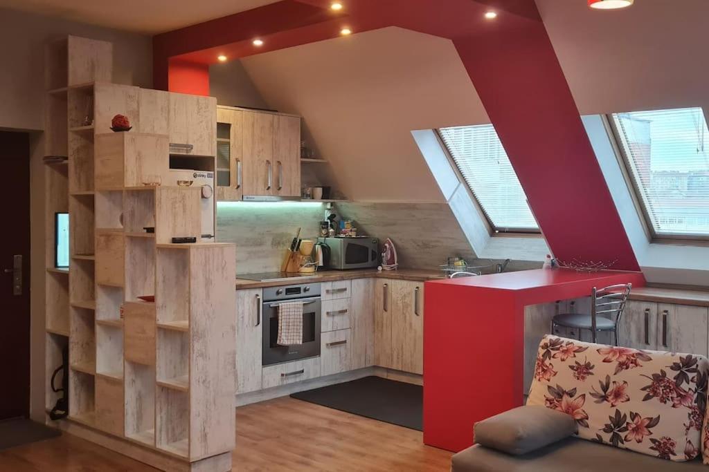 Unique Studio- Great Balcony And View! Parking Possibility! Veliko Tărnovo Esterno foto