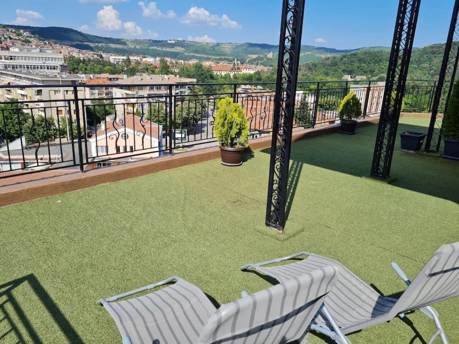 Unique Studio- Great Balcony And View! Parking Possibility! Veliko Tărnovo Esterno foto