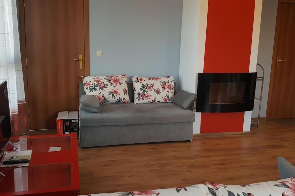 Unique Studio- Great Balcony And View! Parking Possibility! Veliko Tărnovo Esterno foto