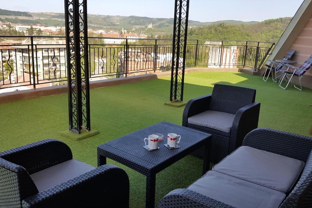 Unique Studio- Great Balcony And View! Parking Possibility! Veliko Tărnovo Esterno foto